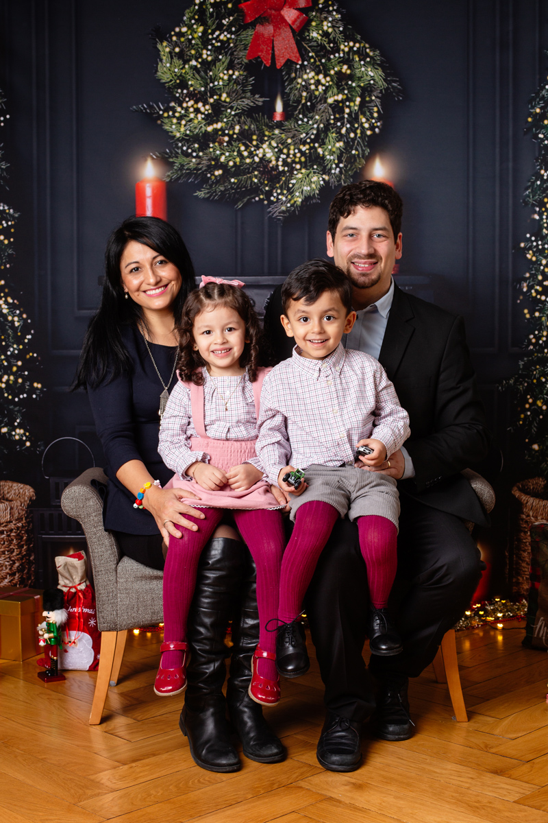 christmas-mini-photo-session-zurich-studio-portrait-elegant-family-Switzerland_Amelie-Clements