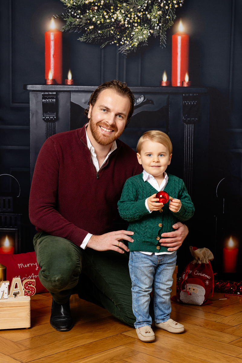 christmas-mini-photo-session-zurich-studio-portrait-elegant_dad-son-Switzerland_Amelie-Clements