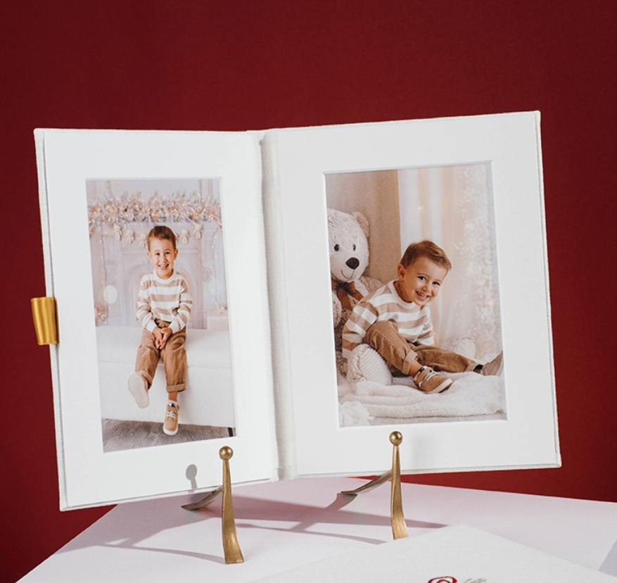Christmas Mini photoshoot Zurich cosy winter family photostudio kids friendly Amelie Clements best photographer switzerland
